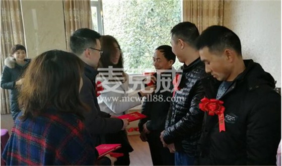 氣樓廠家優秀員工合影